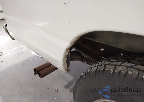 1995 Ford Econoline E350 Super Duty z USA, uszkodzony, nr VIN 1FBJS31H4SHB39528